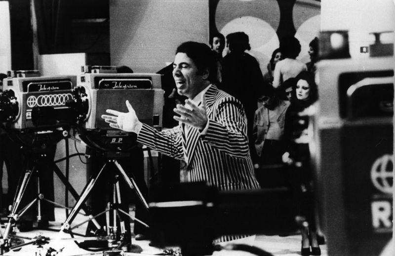 Silvio Santos em seu programa na TV Tupi na década de 1980