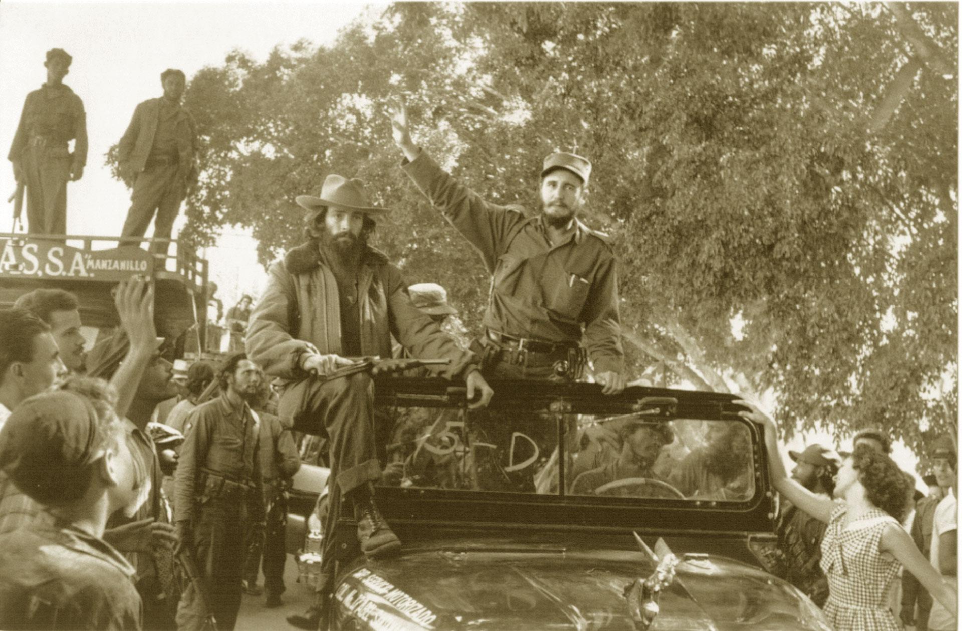 O líder da revolução cubana, Fidel Castro, junto a Camilo Cienfuegos