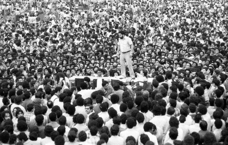 Lula junto aos trabalhadores na greve de 1979 no ABC paulista