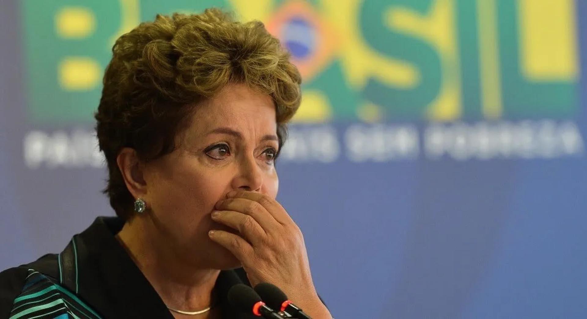 A presidente Dilma Rousseff se emociona na entrega do relatório final da Comissão Nacional da Verdade