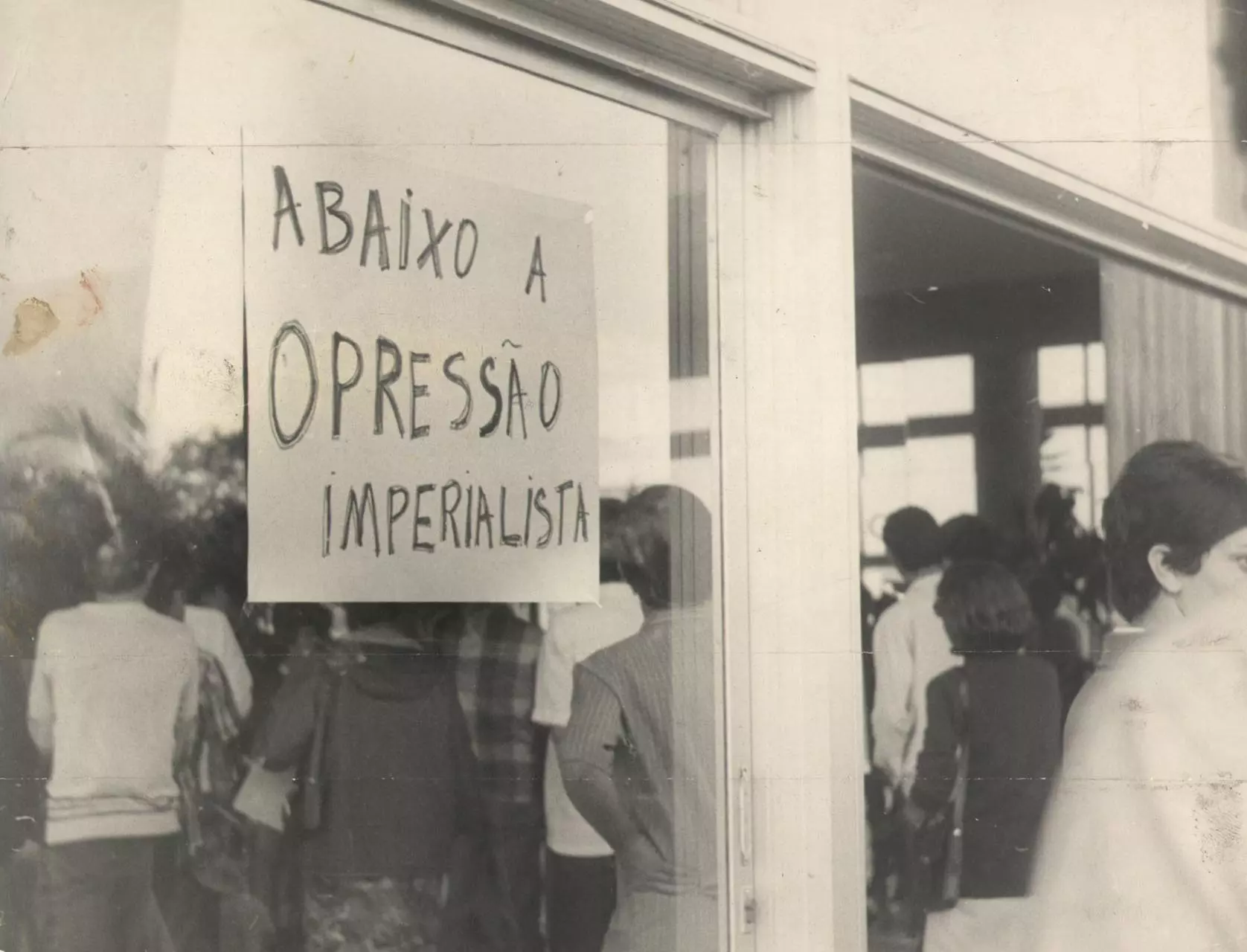 Cartaz Abaixo a Opressão Imperialista