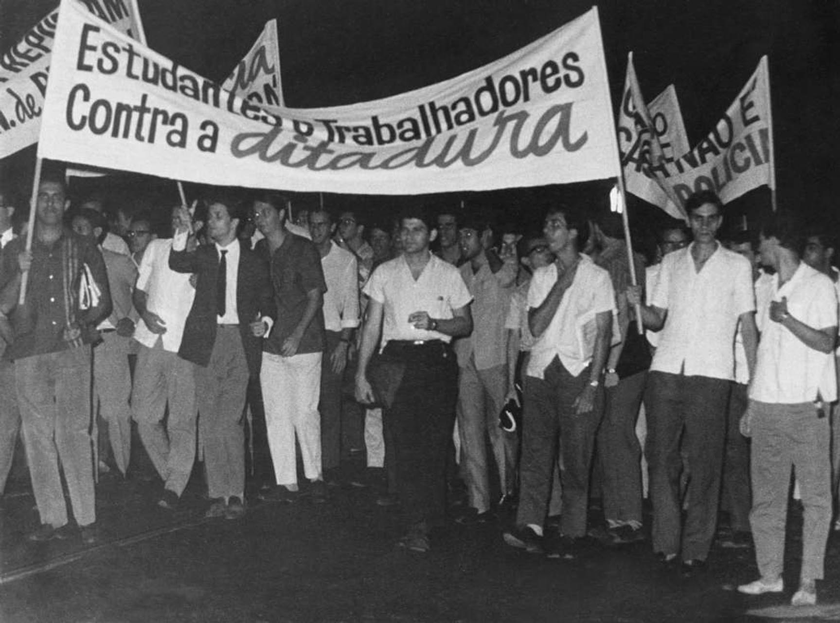 Estudantes e trabalhadores em protesto contra a ditadura
