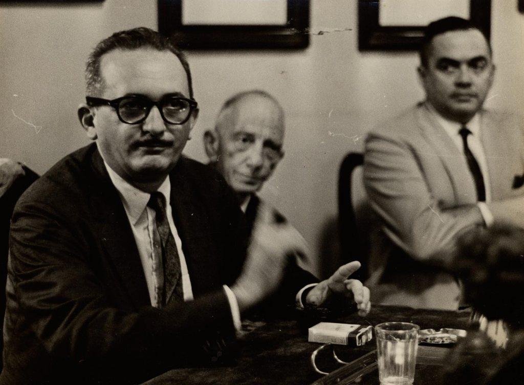 Paulo Freire em 1963. Fotógrafo desconhecido. Imagem do Fundo Correio da Manhã, Arquivo Nacional BR_RJANRIO_PH_0_FOT_22487_003. Domínio público.