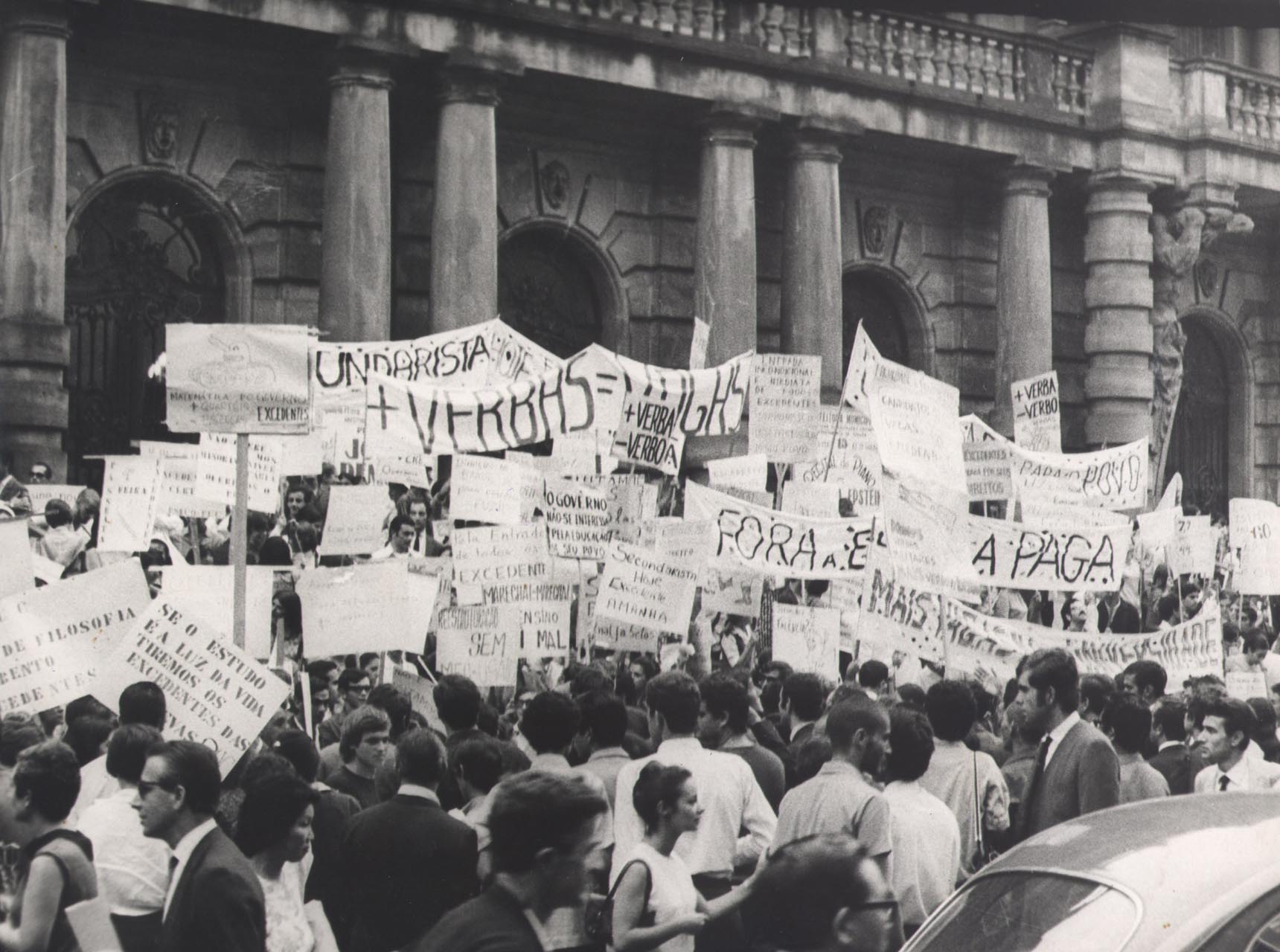 Protesto de estudantes durante os anos 1960