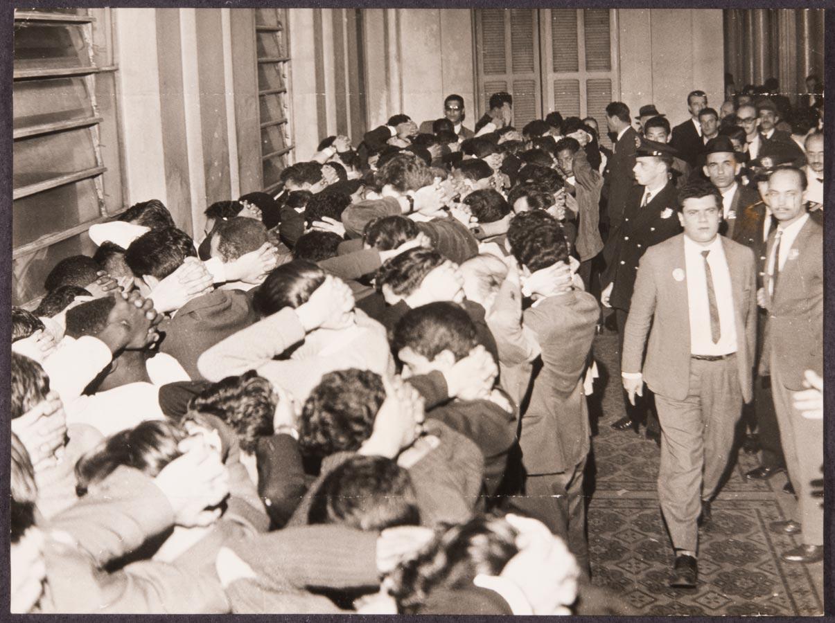 "Rupa revive em São Paulo dias da Alemanha Nazista". Diário da Noite. São Paulo (SP). 01 de agosto de 1964. Acervo Arquivo Público de São Paulo