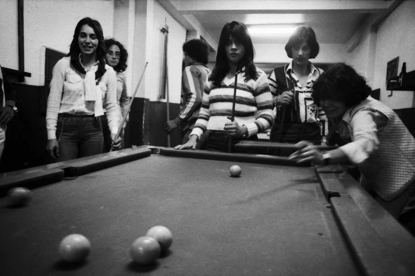 Bilhar no Ferro's Bar, São Paulo, 1978. Foto de Rosa Gauditano