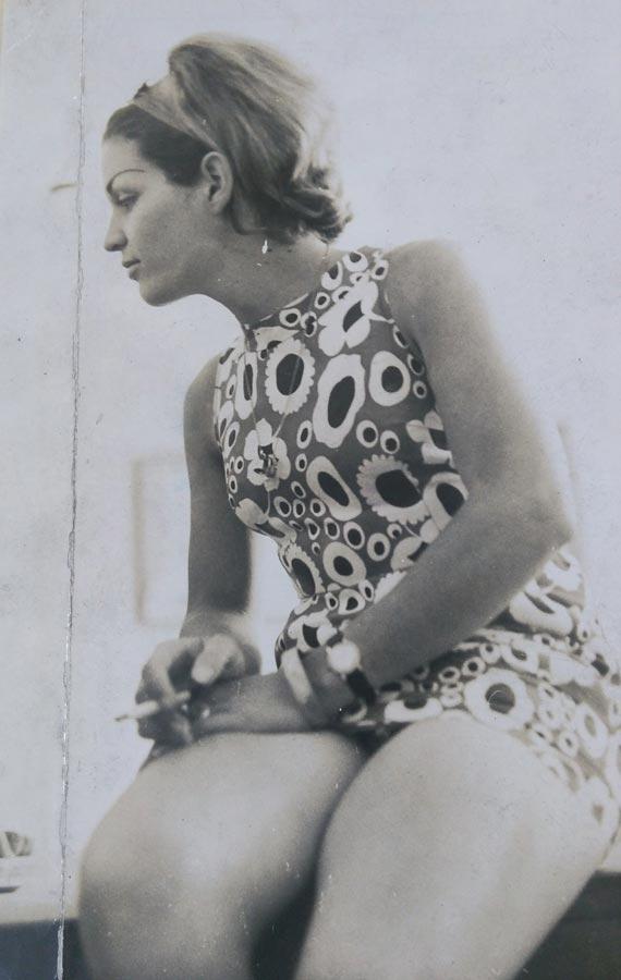 Consuelo Lamarque quando detida pela polícia no Rio de Janeiro acusada de ser a guerrilheira da ALN conhecida como "Loura dos Assaltos". Última Hora. Rio de Janeiro. 15 de julho de 1969. Acervo Arquivo Público de São Paulo