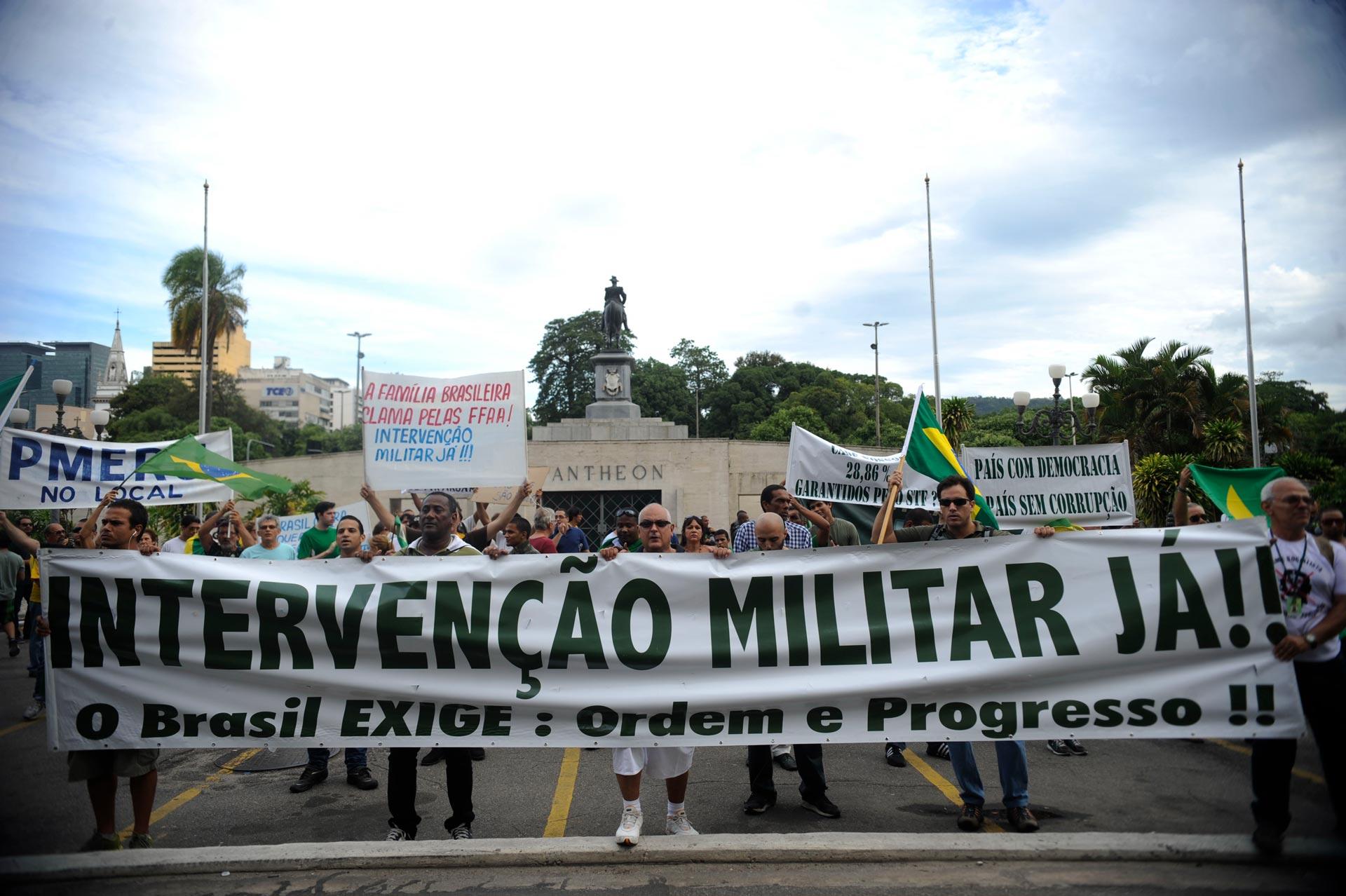 Marcha da Família com Deus pela Liberdade pede intervenção militar no Brasil, Rio de Janeiro, março de 2014. Foto: Tania Rego, Agência Brasil